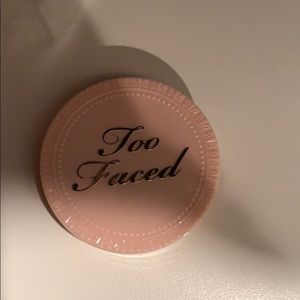 Too faced setting powder